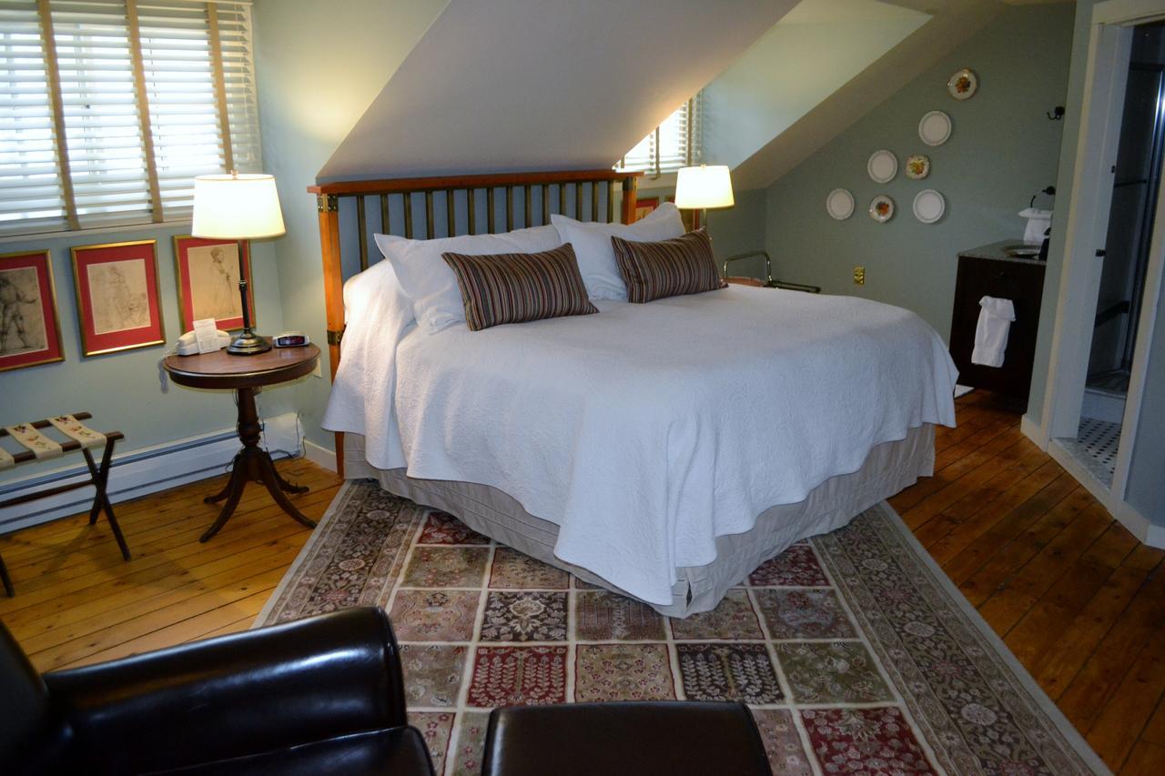 The Inn At Weathersfield Perkinsville Room photo